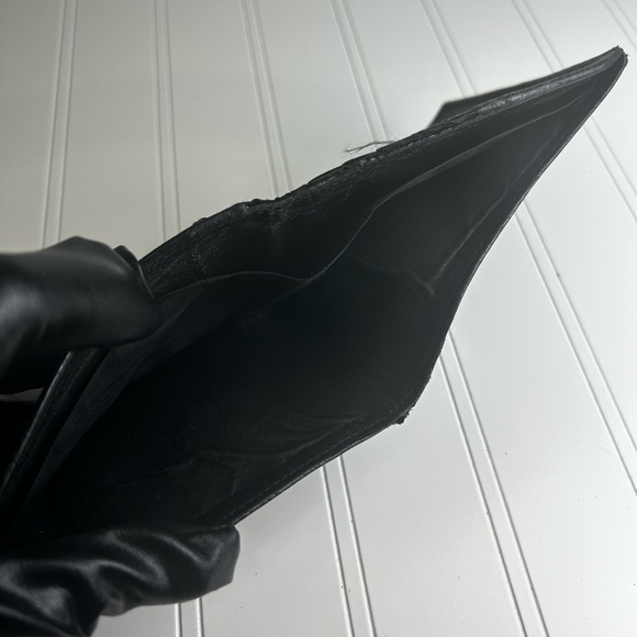 SOLD Gucci Vintage Black Bi-Fold Unisex Wallet - Picture 12 of 16